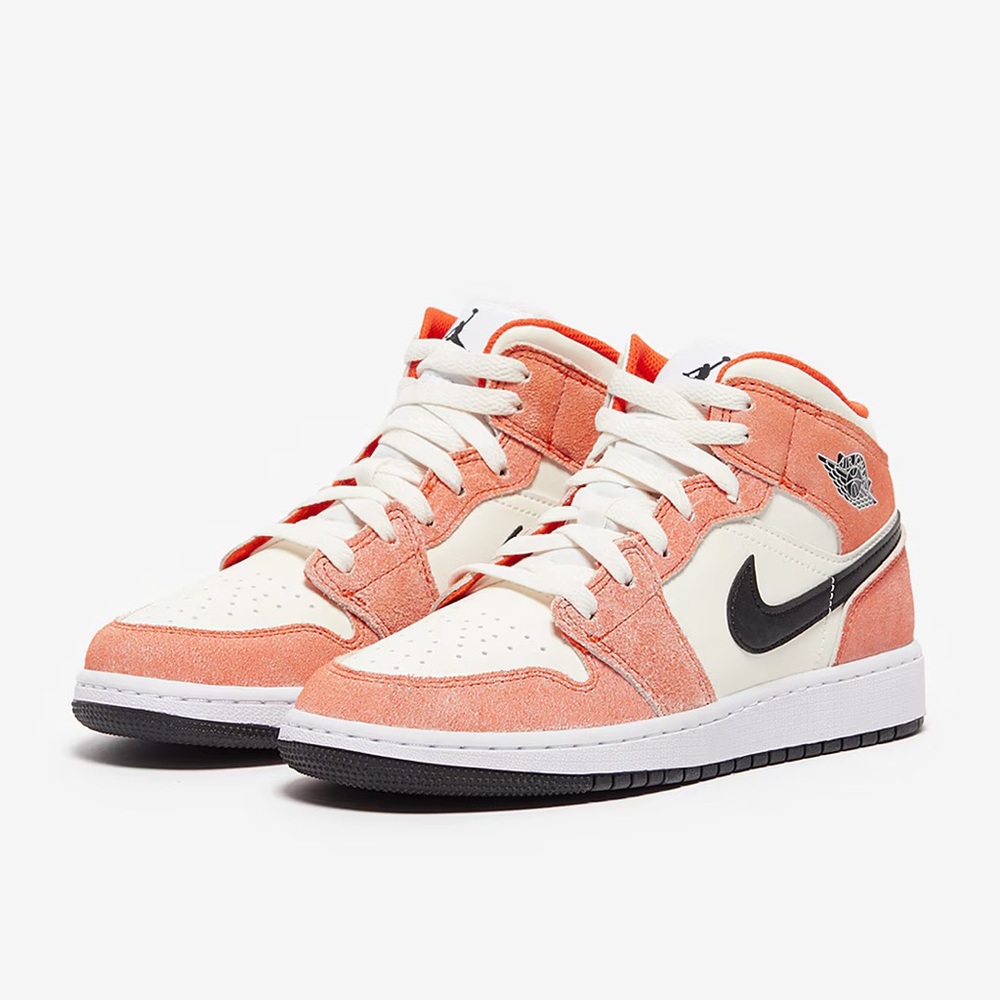 Nike AIR JORDAN 1 MID SE OLDER KIDS size 5.5